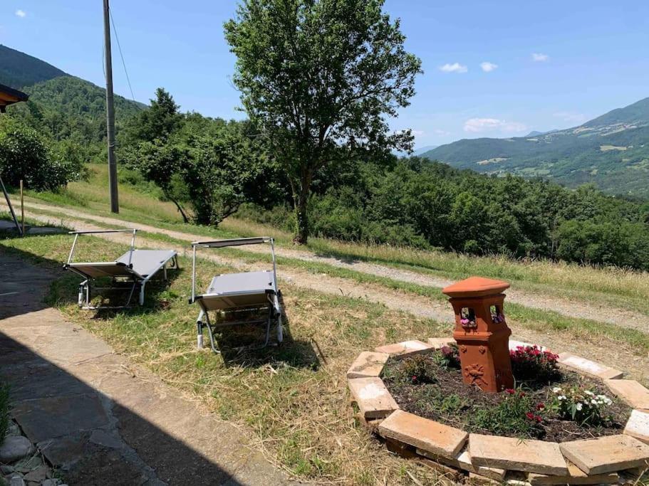 La Casa Sulla Collina Varsi Exterior foto
